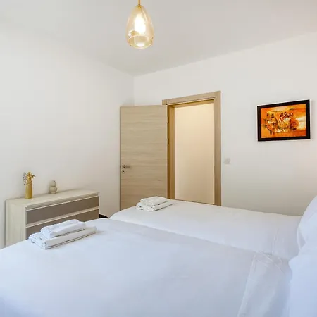 Central, Fully Equipped 2br In