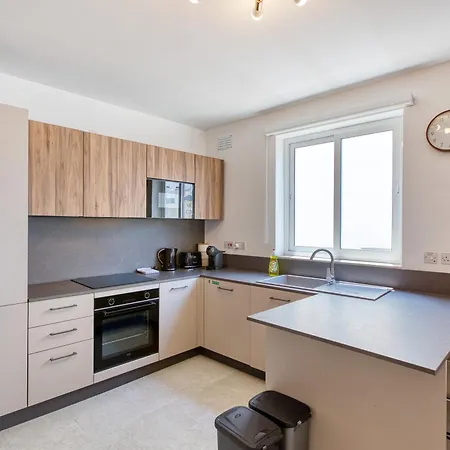 Central, Fully Equipped 2br In *